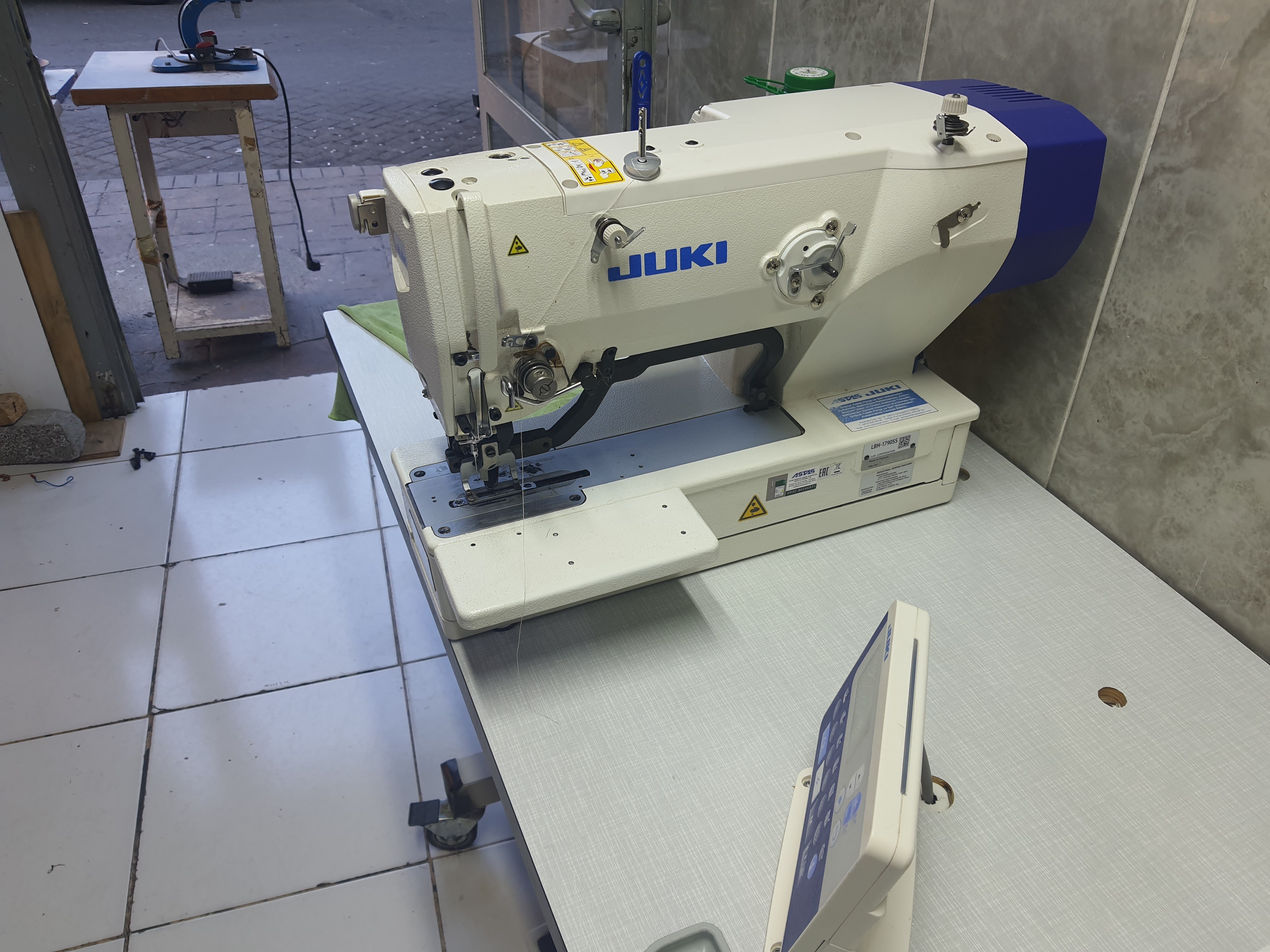 JUKI LBH 1790 S Elektronik İlik Makinası